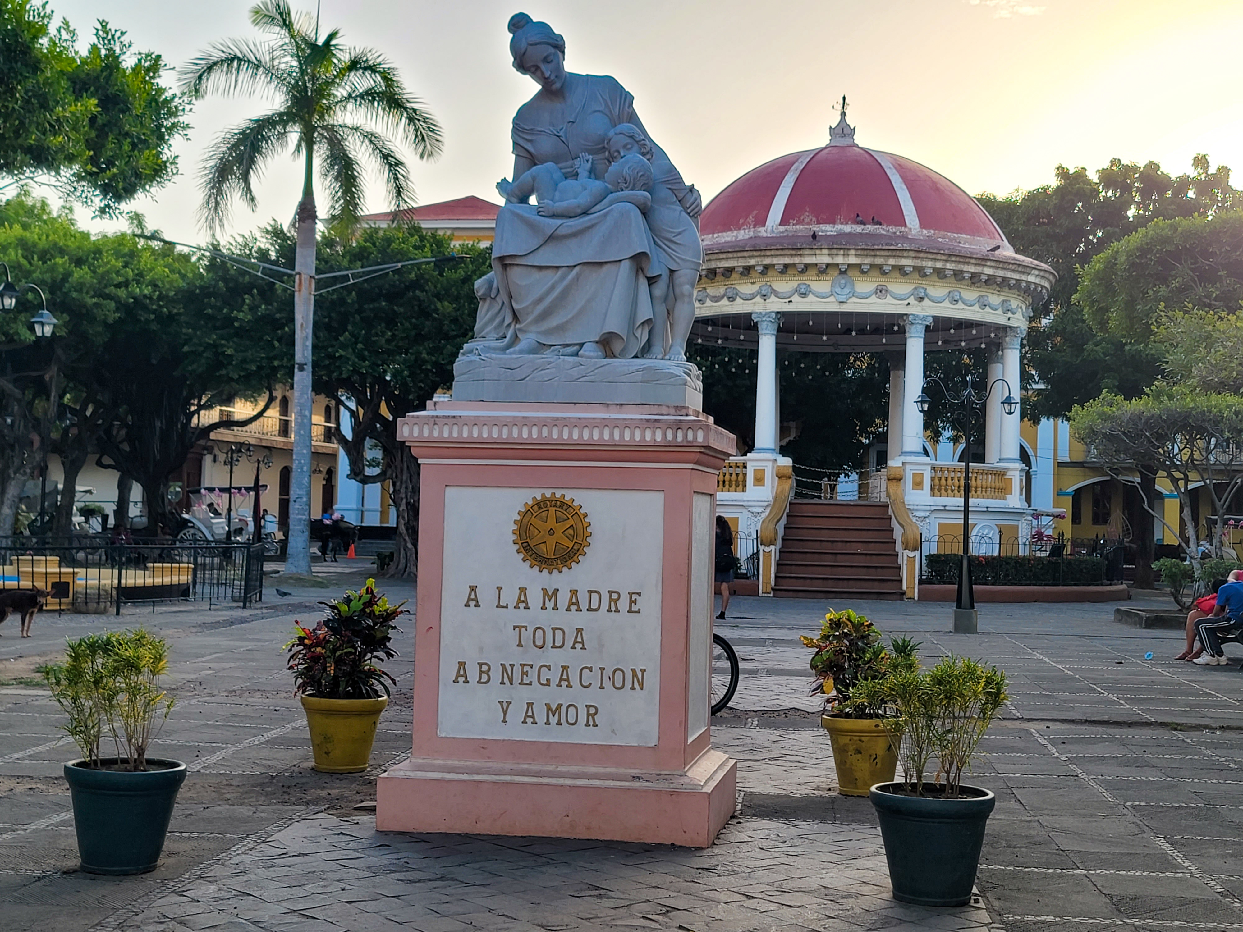 Catedral y Parque Central de Granada Nicaragua