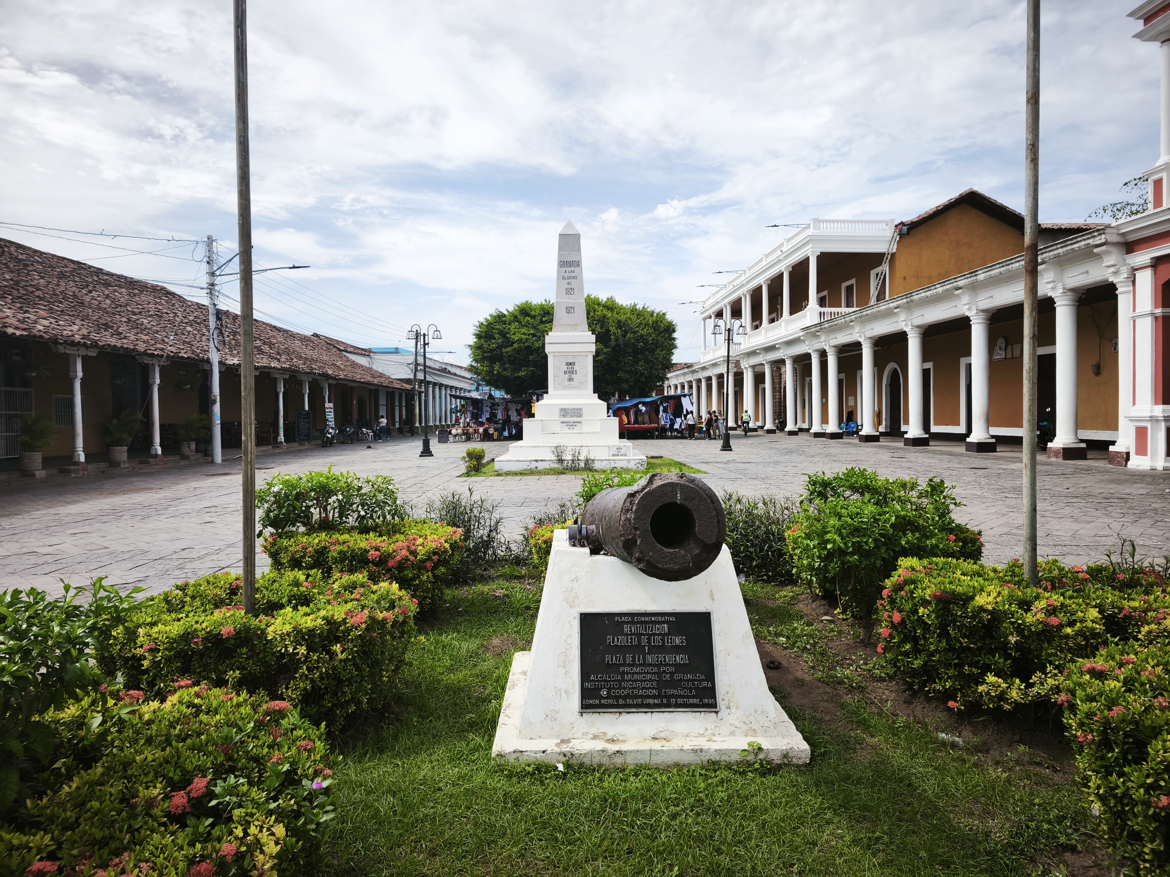 Parque Central de Granada – Edificios históricos