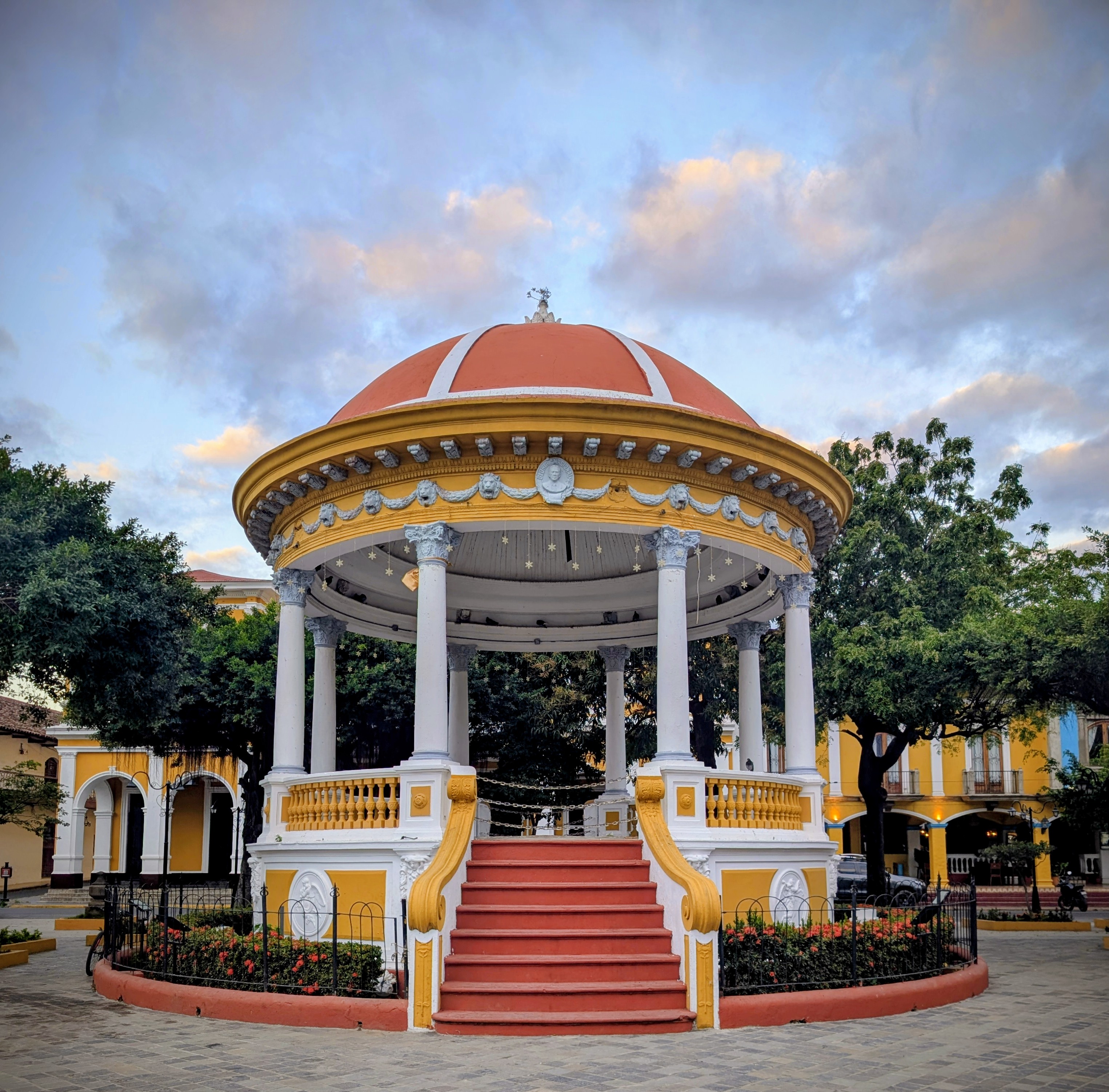 Parque Central de Granada – Estilo colonial